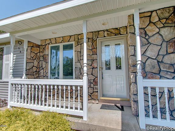 4th image of 11578 Greenwich Dr NE