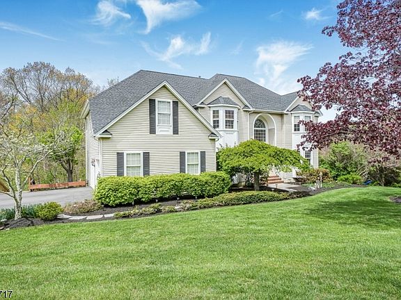 2nd image of 6 Wolfe Run Ct