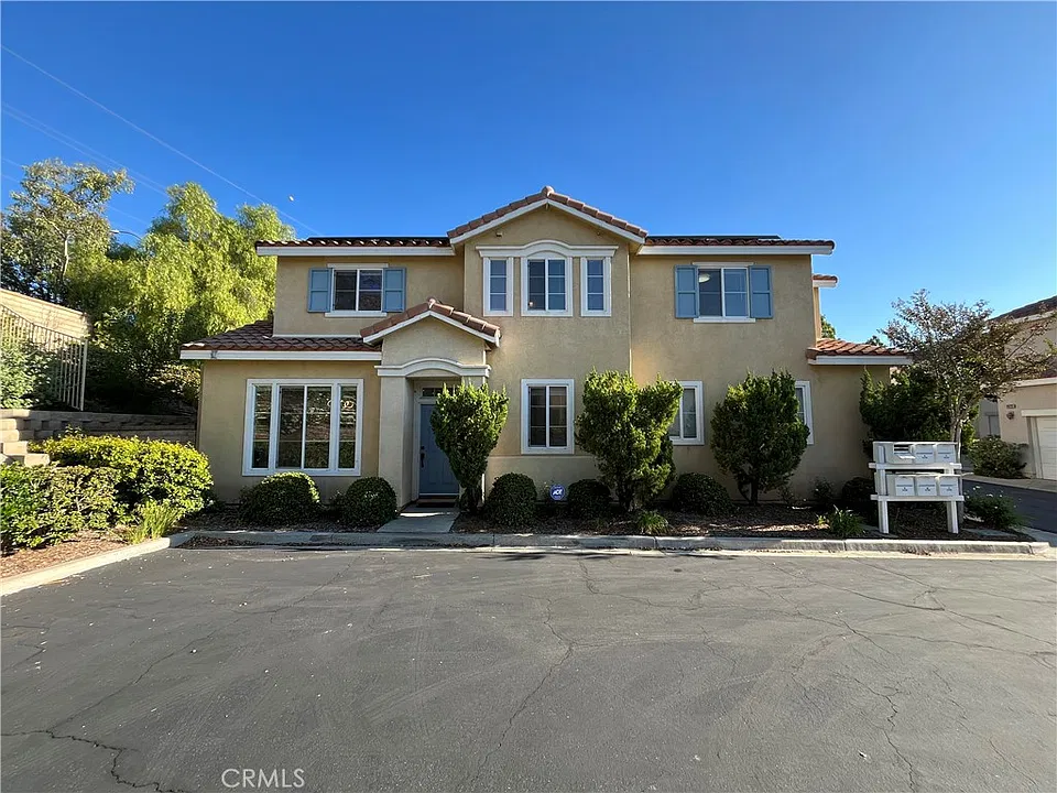 24702 W Montevista