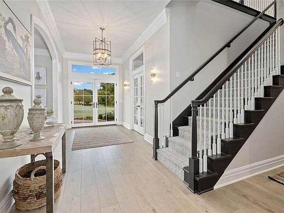4th image of 596 Polo Dr