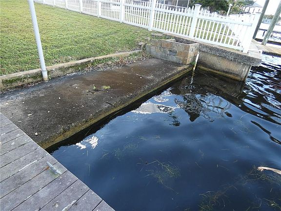 5th image of 142 Lake Shore Dr N