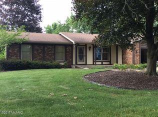 3409 Sunnyhill St NE, Rockford, MI 49341