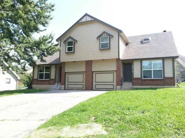 9517 W 77th Ter, Overland Park, KS 66204