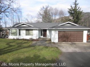4405 Hillcrest Rd, Medford, OR 97504
