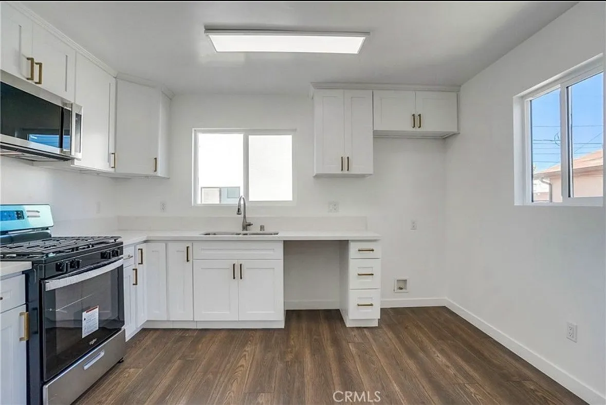 Building Photo - 427 1/2 E 112th St