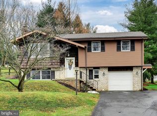 312 Edgehill Dr, Akron, PA 17501