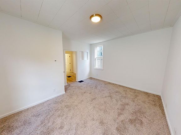 4th image of 1627 Dewey Ave
