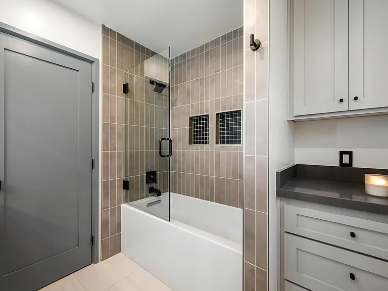 7424 W 85th St — Photo 15