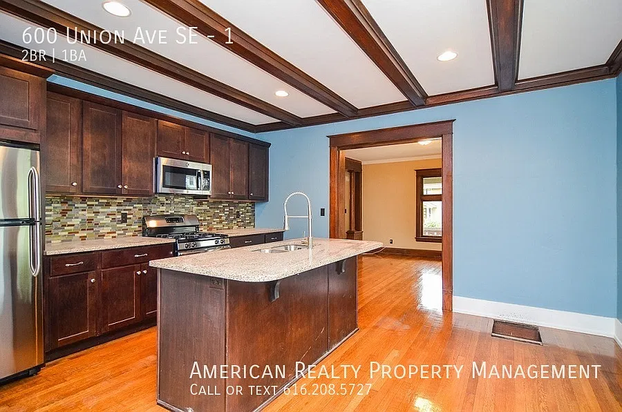 2 bed, 1170 sqft, $1,800 — Photo 3