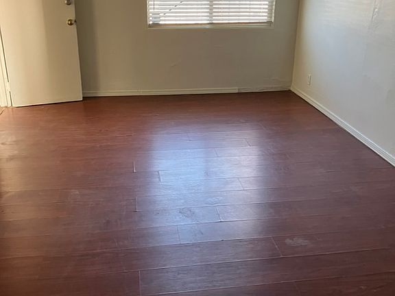 frontroom facing front door