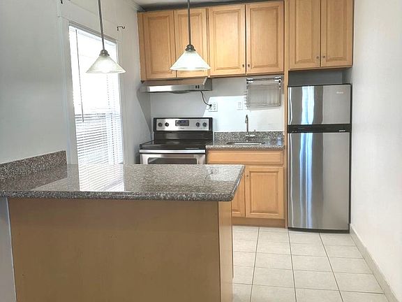 5th image of 1132 Laguna Ave #3