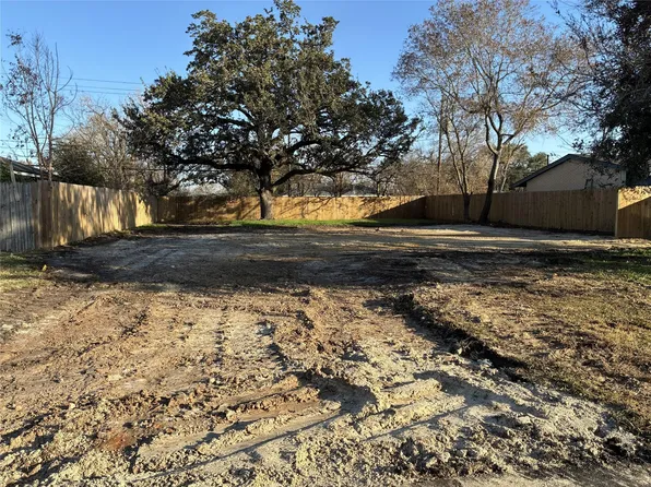 5839 Flamingo Dr, Houston, TX 77033