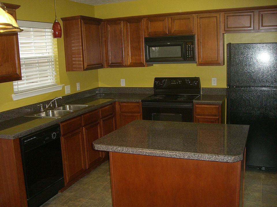 1st image of 126 Oak Valley Cir
