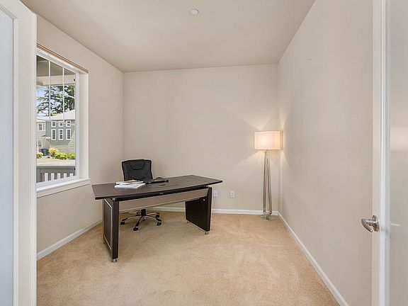 5th image of 18125 NE 111th St