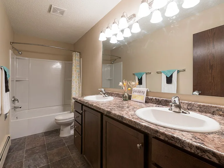 Bismarck, ND Newgate Apartments | Bathroom