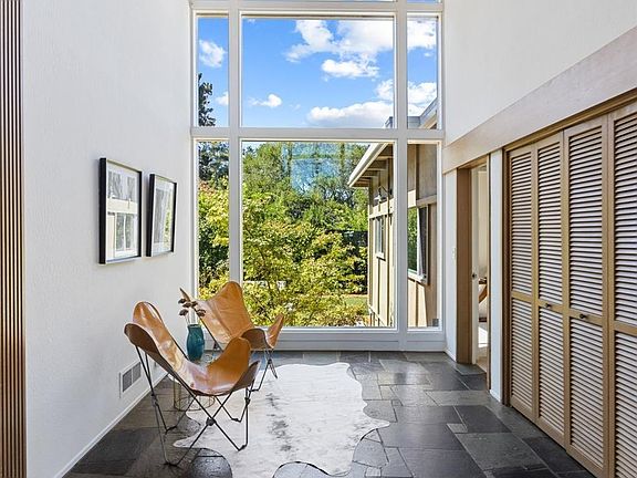 5th image of 70 Oak Knoll Drive