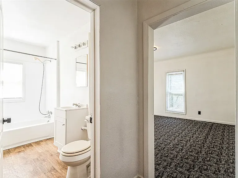 1613 A Ave NE #1 — Photo 7