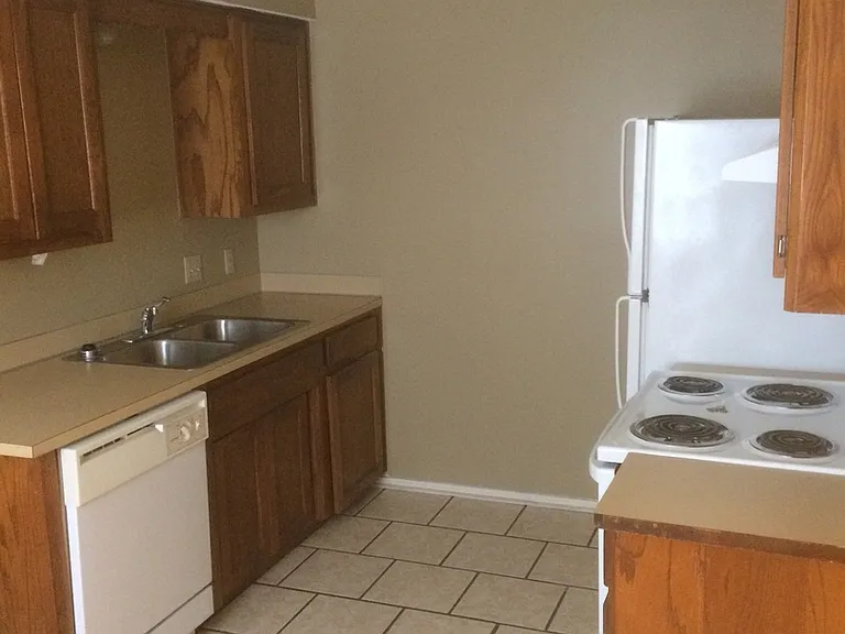 13 W Ash St — Photo 4