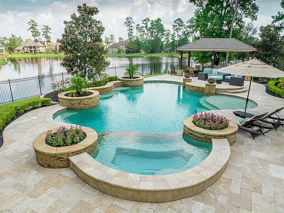 Highest standards of luxury and comfort with ageless travertine flooring.