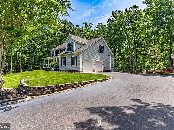 3rd image of 45755 Hollow Ln