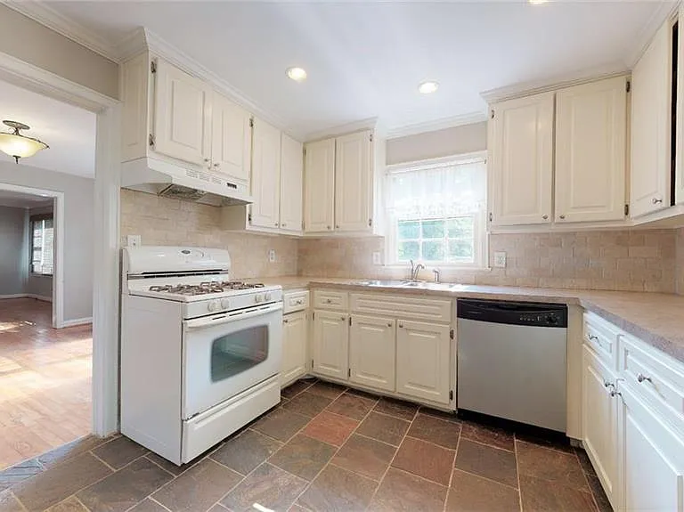 1674 Beacon Hill Blvd — Photo 6