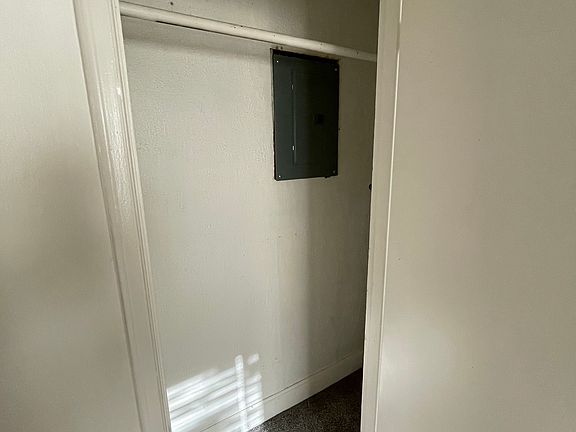 5th image of 825 & 827 Burkett Ave #825