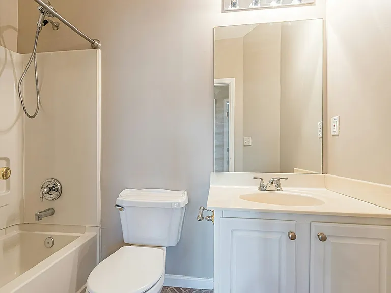 5755 Lakeview Cir — Photo 36