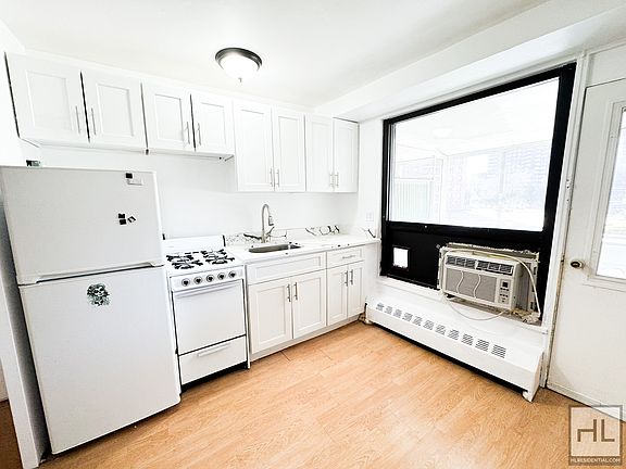4th image of 61-35 98th St