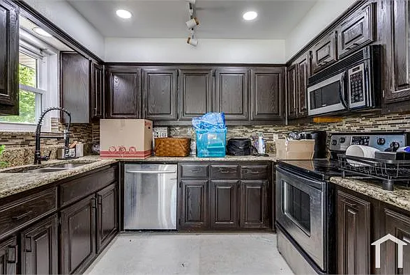 105 Douglas Dr — Photo 10