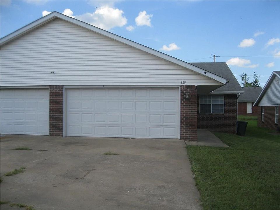 1st image of 819 E Rachel Ln