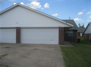 819 E Rachel Ln, Rogers, AR 72758