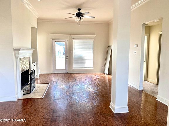 3rd image of 307 Stags Leap Ln