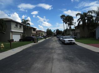 681 Willow Grove Ter, Davie, FL 33325