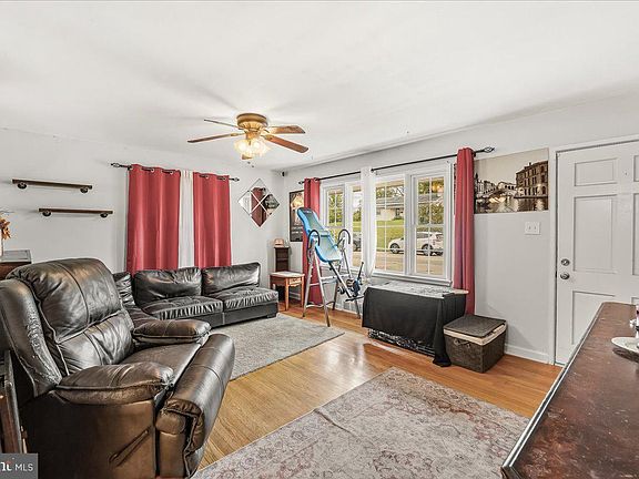 4th image of 11010 Clinton Ave