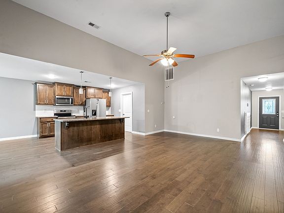 5th image of 729 Tidwell Dr