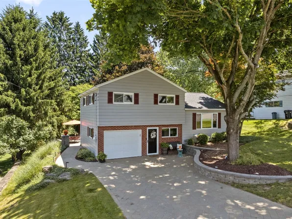 829 Dickinson Dr, Vestal, NY 13850