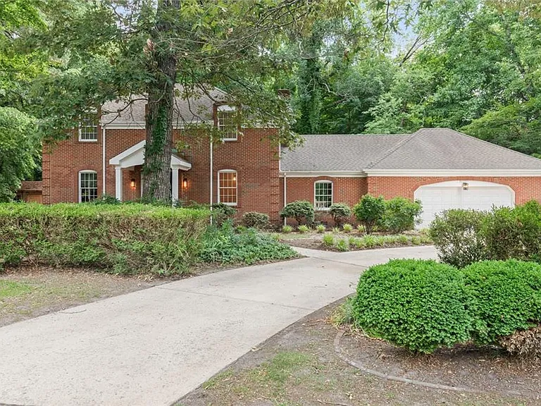 1433 Williams Cir — Photo 2