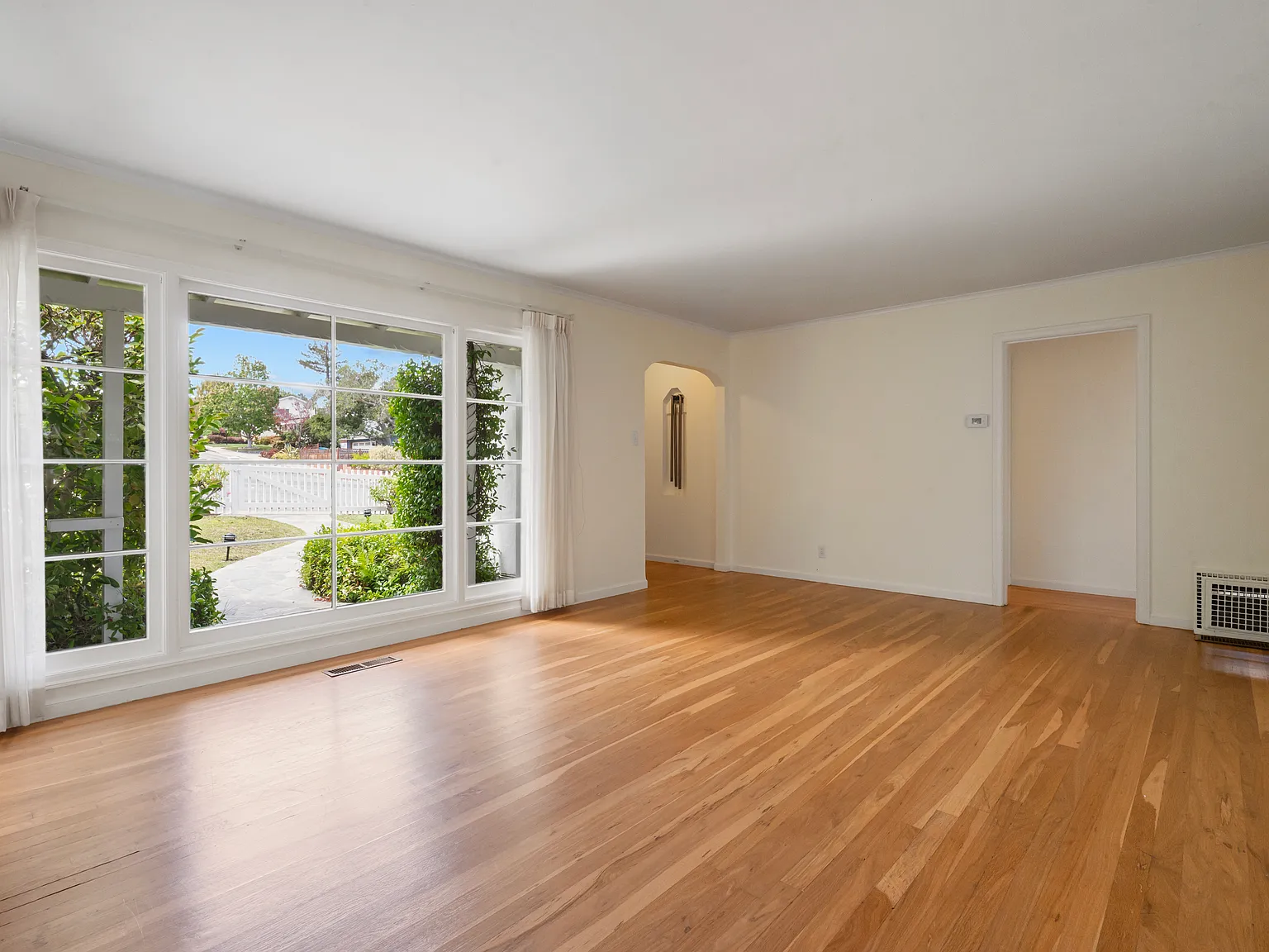 3 bed, 1270 sqft, $6,000 — Photo 4