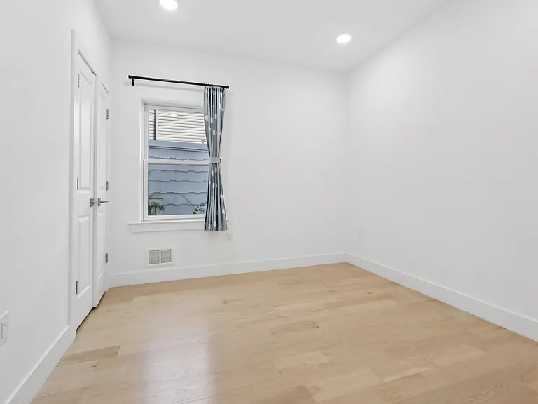 131 Zabriskie St #1 — Photo 26