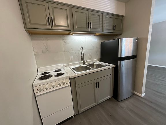 4th image of 606 Corona Ave #A