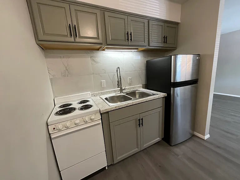 606 Corona Ave #A — Photo 4