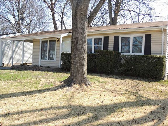 2nd image of 2860 Foxwood Dr