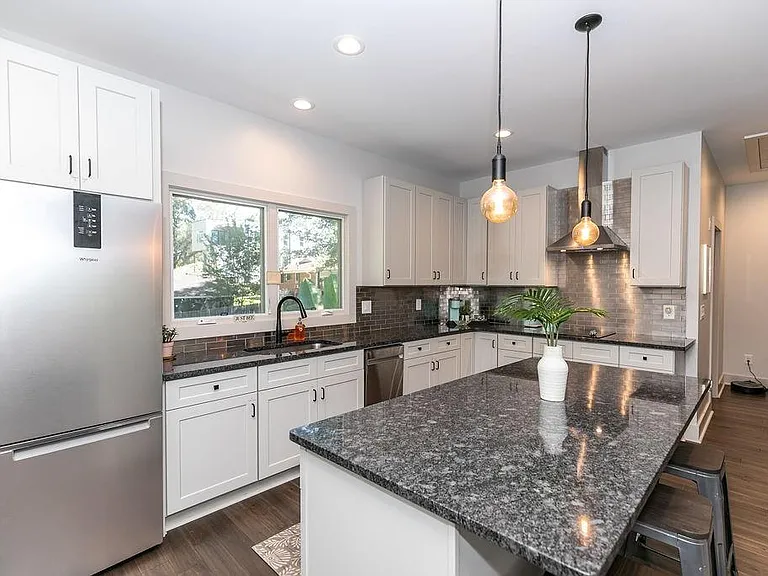 1084 Sanders Ave SE #A-B — Photo 60