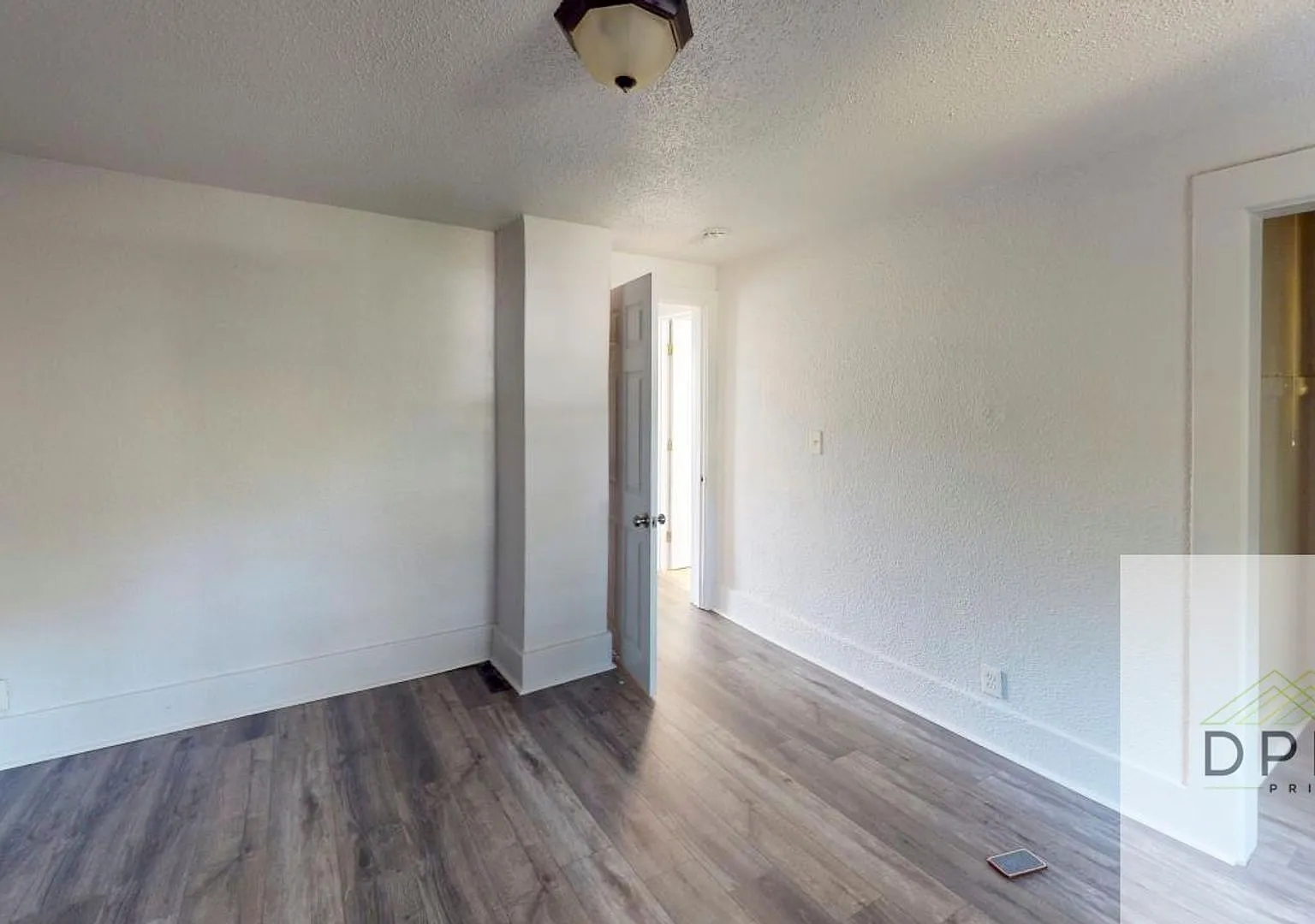 325 E Hillsdale — Photo 3