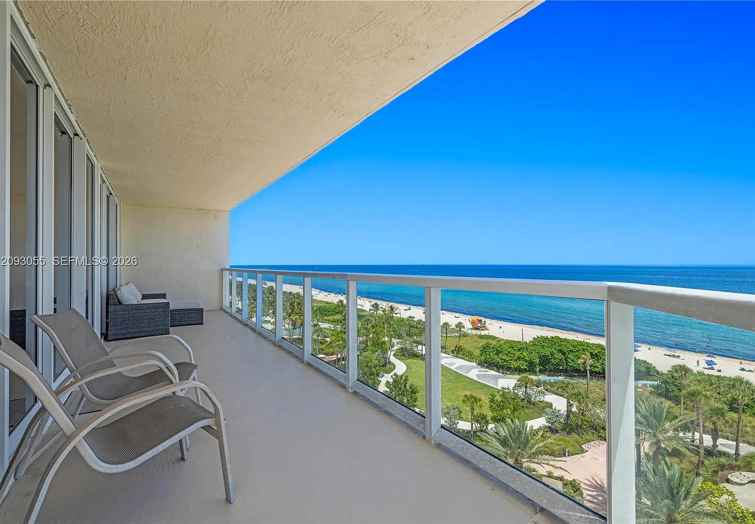 St Tropez Ocean Condo — Photo 3