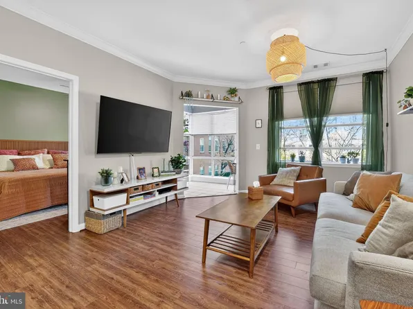 23 Pierside Dr Unit 215, Baltimore, MD 21230