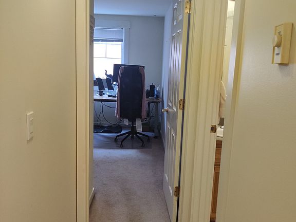 3rd image of 417 NE Ravenna Blvd Unit 3R