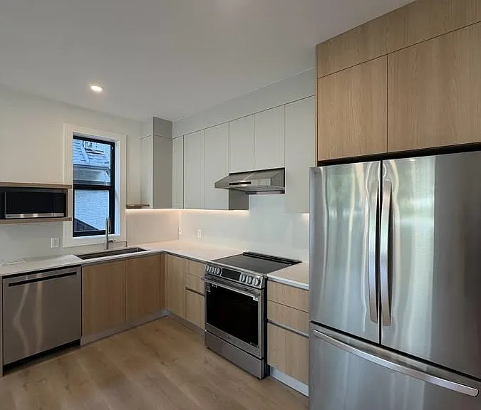 9X3 Westmount Dr — Photo 2