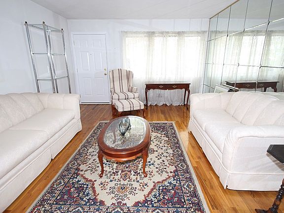 5th image of 91 Redgrave Ave