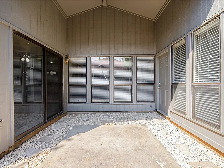 2011 Reverchon Dr — Photo 21